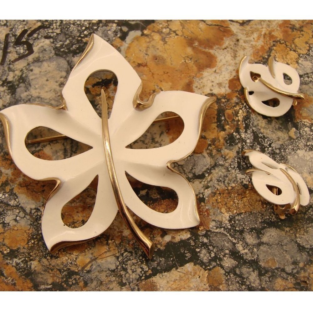 Vintage Mid Century Modern Gold Tone Enameled Leaf Brooch and Clip-On Earrings